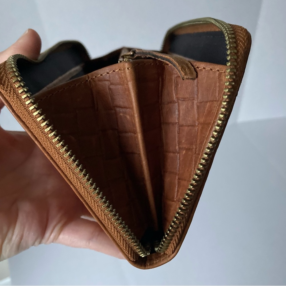 Margot New York Leather Wristlet Clutch 8.5 inches x 4.5 inches - Picture 5 of 11
